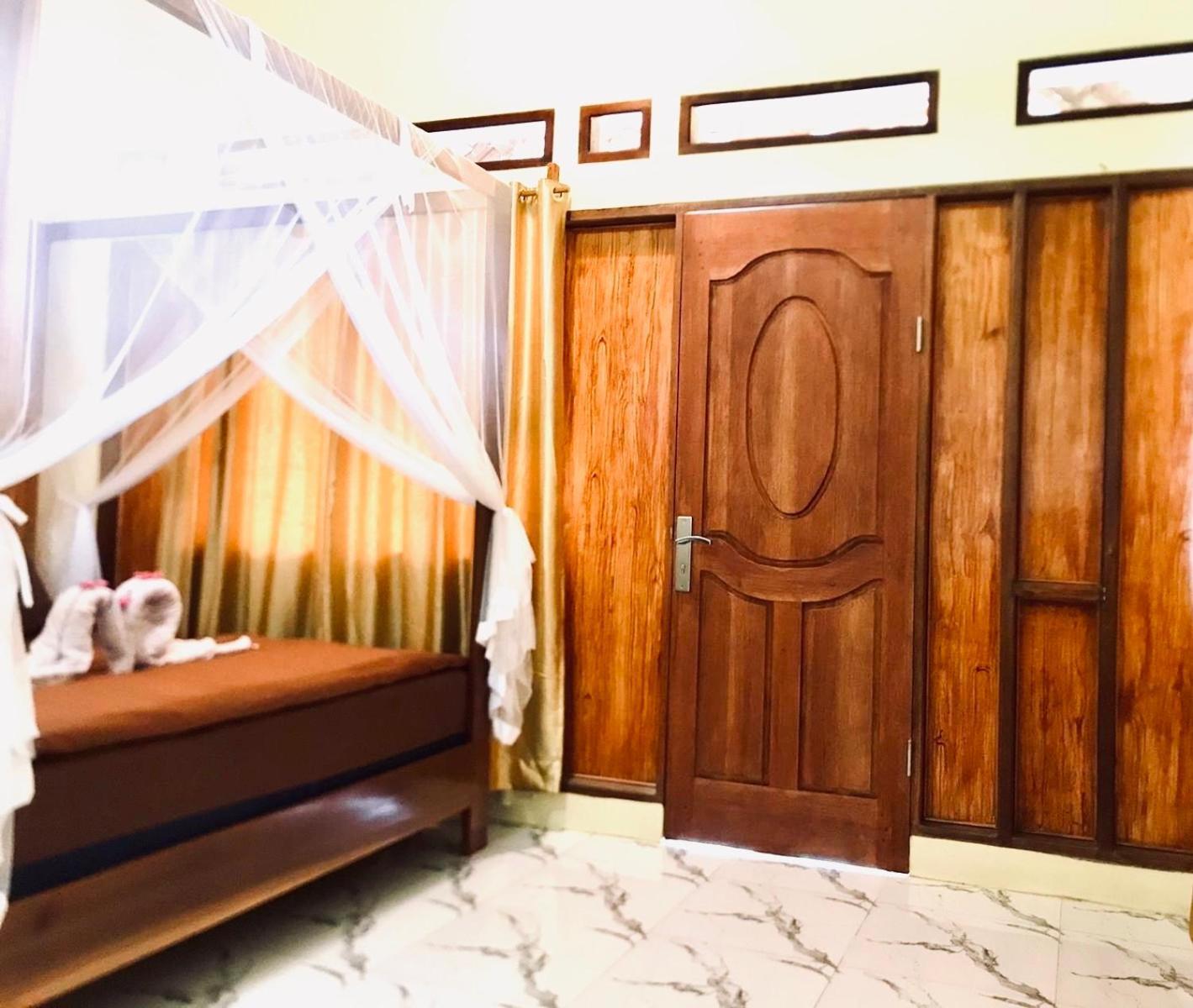 R5 Keramba Inn Bukit Lawang Esterno foto